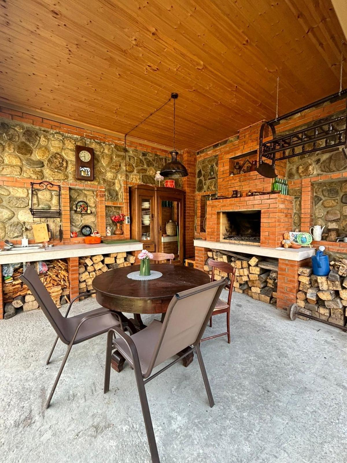 Verona Apartment Dushet'i Exteriör bild